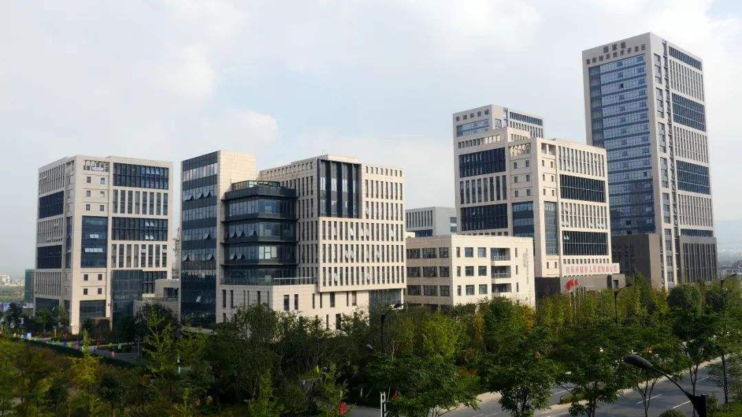 銀湖創新中心A、B區外墻清洗工程